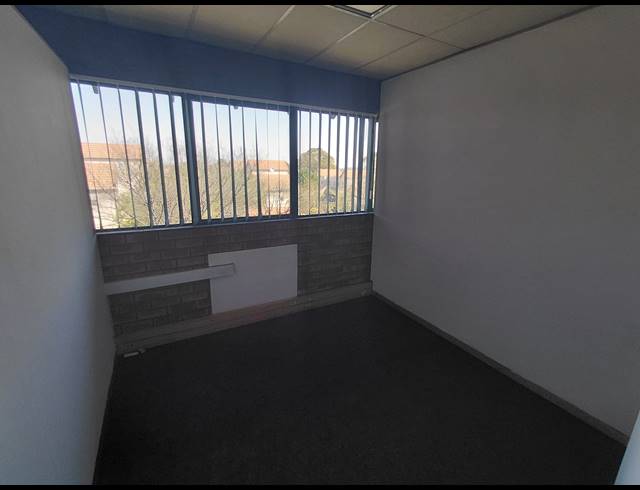 98M² OFFICE TO LET IN HALFWAY GARDENS